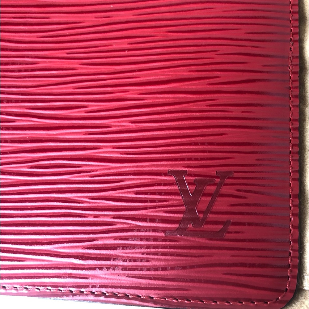 LOUIS VUITTON Red Epi Leather Notebook Agenda Passport Cover MM - Picture 6 of 16